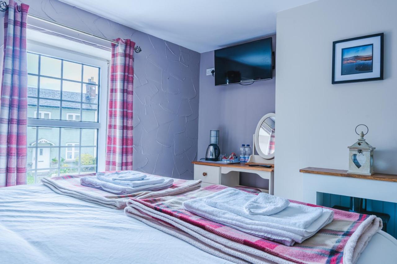 The Cock Hotel Bronllys Экстерьер фото