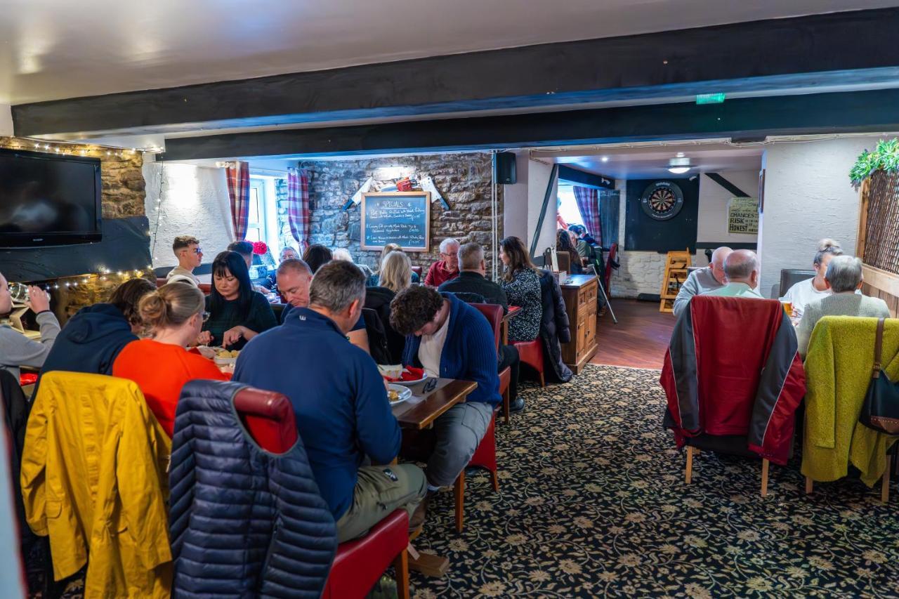 The Cock Hotel Bronllys Экстерьер фото